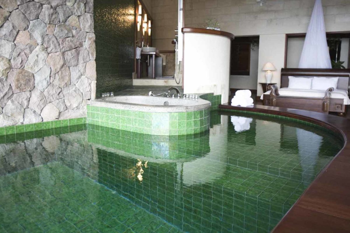 Spring-Green-tiled-pool-and-bath