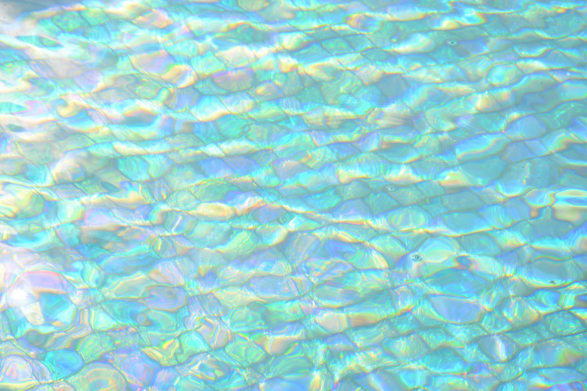 Ren II Absolute White all iridescent underwater