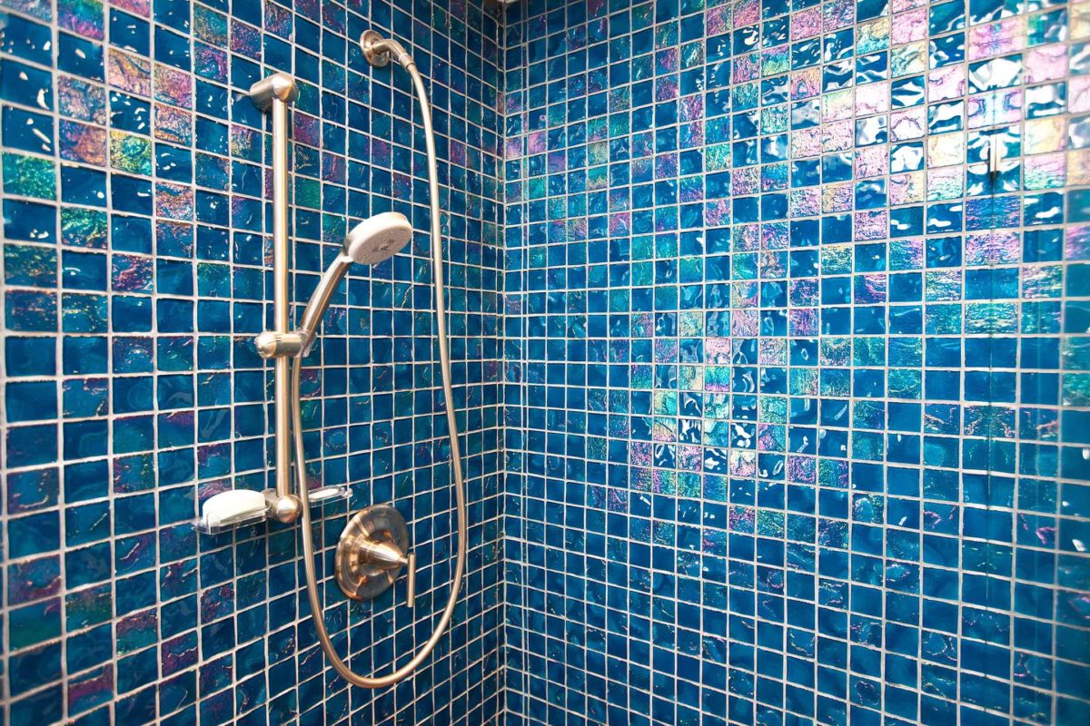 lightstreams-bathroom-r2c-peacock-blue-tile